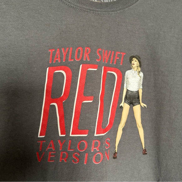 Taylor Swift Red Taylor’s Version dark gray tshirt size XL - Picture 3 of 7